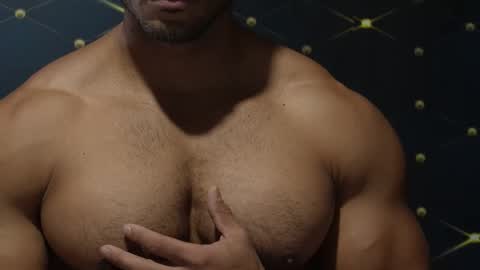 Snapshot of moreno1muscular chatting on 11/05/25, 10:04 moreno1muscular online show from 11/05/25, 10:04