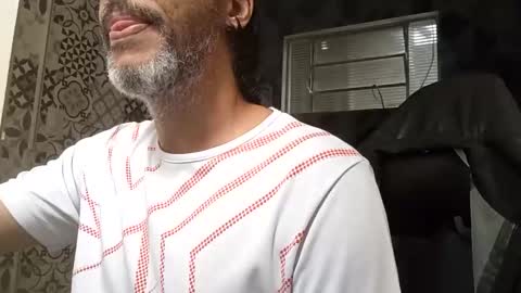 Snapshot of moreno_gatto chatting on 10/02/25, 04:47 moreno_gatto online show from 10/02/25, 04:47