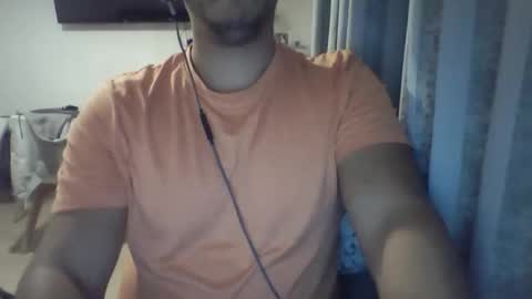 Snapshot of morenolatin19 chatting on 10/24/25, 07:10 Jos Luis online show from 10/24/25, 07:10