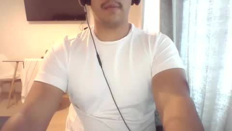 Snapshot of morenolatin19 chatting on 10/26/25, 12:33 Jos Luis online show from 10/26/25, 12:33