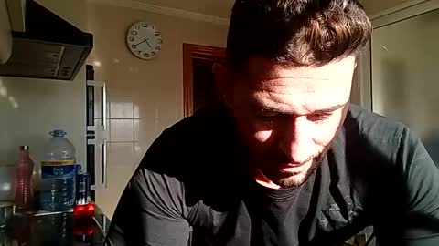 Snapshot of morfeo6 chatting on 11/26/25, 09:21 morfeo6 online show from 11/26/25, 09:21