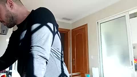 Snapshot of morfeo6 chatting on 11/27/25, 09:00 morfeo6 online show from 11/27/25, 09:00