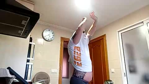 Snapshot of morfeo6 chatting on 12/16/25, 09:14 morfeo6 online show from 12/16/25, 09:14