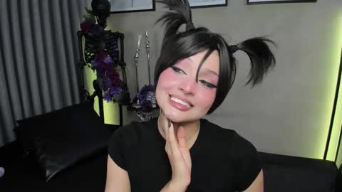 Snapshot of morgan_hill_ chatting on 10/18/25, 11:55 Morgan online show from 10/18/25, 11:55