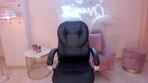 Snapshot of morganhicks chatting on 02/11/25, 12:49 Morgan Hicks online show from 02/11/25, 12:49