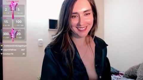 Snapshot of moriahhoe chatting on 12/16/24, 10:03 Moriah online show from 12/16/24, 10:03