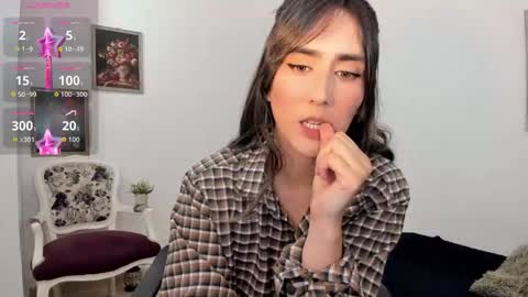 Snapshot of moriahhoe chatting on 10/17/25, 07:38 Moriah online show from 10/17/25, 07:38