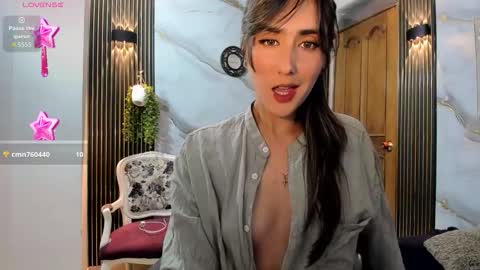 Snapshot of moriahhoe chatting on 11/01/25, 06:54 Moriah online show from 11/01/25, 06:54