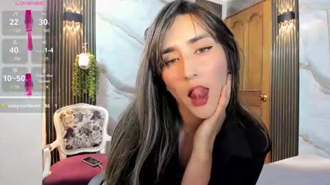 Snapshot of moriahhoe chatting on 11/05/25, 07:25 Moriah online show from 11/05/25, 07:25