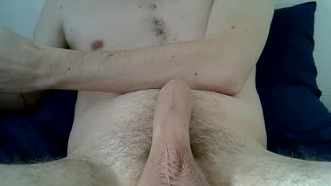 Snapshot of moricio0708 chatting on 12/23/25, 04:32 moricio0708 online show from 12/23/25, 04:32