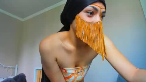 Snapshot of moroccan_diamond_ chatting on 07/12/26, 08:27 Medina online show from 07/12/26, 08:27