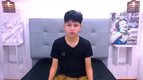 Snapshot of mortelle_ chatting on 11/07/25, 12:05 MORTELLE online show from 11/07/25, 12:05