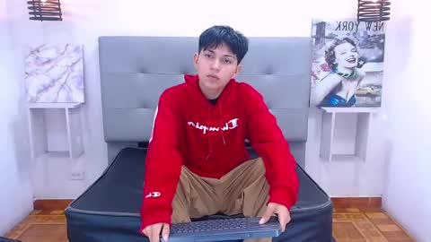 Snapshot of mortelle_ chatting on 11/14/25, 11:42 MORTELLE online show from 11/14/25, 11:42