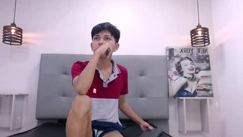 Snapshot of mortelle_ chatting on 11/16/25, 12:27 MORTELLE online show from 11/16/25, 12:27