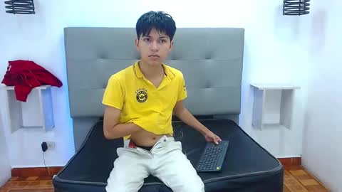 Snapshot of mortelle_ chatting on 11/19/25, 12:49 MORTELLE online show from 11/19/25, 12:49