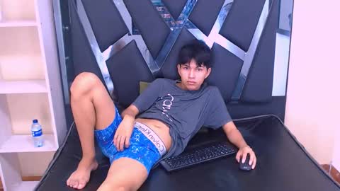 Snapshot of mortelle_ chatting on 11/24/25, 07:24 MORTELLE online show from 11/24/25, 07:24