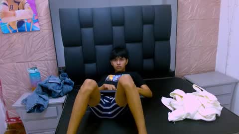 Snapshot of mortelle_ chatting on 11/30/25, 11:53 MORTELLE online show from 11/30/25, 11:53