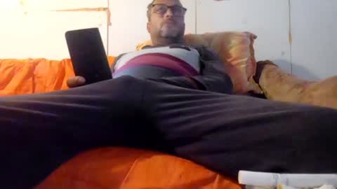 Snapshot of mospeleu chatting on 07/14/26, 04:50 Nomadu online show from 07/14/26, 04:50