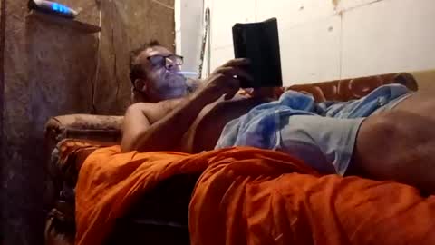 Snapshot of mospeleu chatting on 07/19/26, 05:38 Nomadu online show from 07/19/26, 05:38