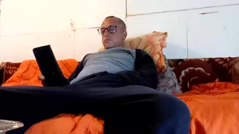 Snapshot of mospeleu chatting on 07/27/26, 05:47 Nomadu online show from 07/27/26, 05:47