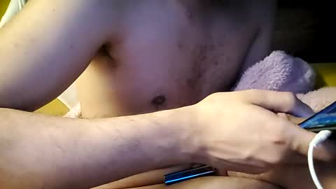 Snapshot of moss127 chatting on 12/16/24, 02:04 twennysevv27 online show from 12/16/24, 02:04