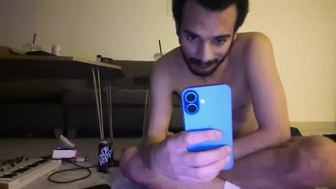 Snapshot of moss127 chatting on 01/25/25, 04:24 twennysevv27 online show from 01/25/25, 04:24