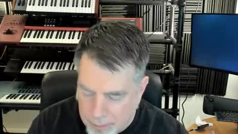 Snapshot of mostly_unbothered chatting on 11/11/25, 09:42 mostly_unbothered online show from 11/11/25, 09:42