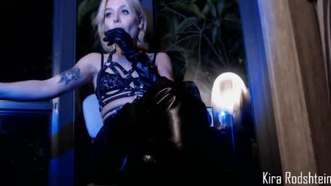 Snapshot of motherofdragons__ chatting on 03/06/25, 02:29 fansly kirarodshtein online show from 03/06/25, 02:29