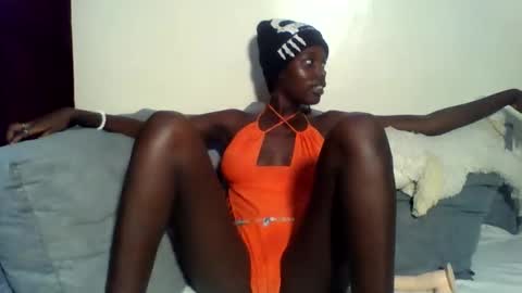 moun_chrie online show from 11/28/25, 04:04