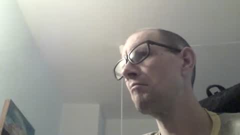 Snapshot of moviem1978 chatting on 12/17/24, 08:56 Frederik online show from 12/17/24, 08:56