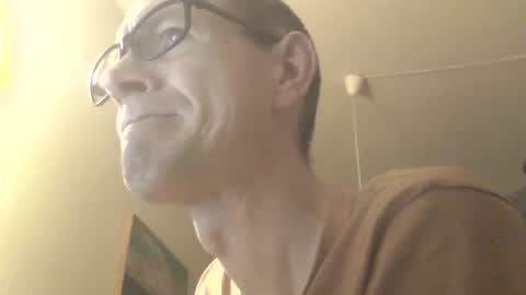 Snapshot of moviem1978 chatting on 01/18/25, 03:59 Frederik online show from 01/18/25, 03:59