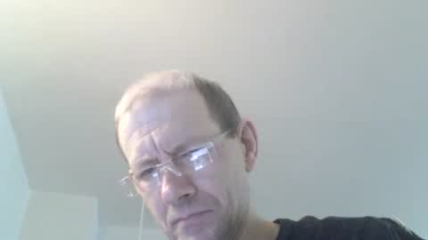 Snapshot of moviem1978 chatting on 02/17/25, 08:19 Frederik online show from 02/17/25, 08:19