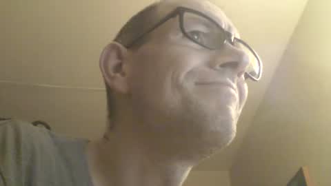 Snapshot of moviem1978 chatting on 09/28/25, 10:37 Frederik online show from 09/28/25, 10:37