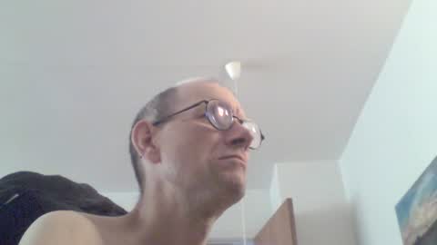 Snapshot of moviem1978 chatting on 07/22/26, 10:07 Frederik online show from 07/22/26, 10:07
