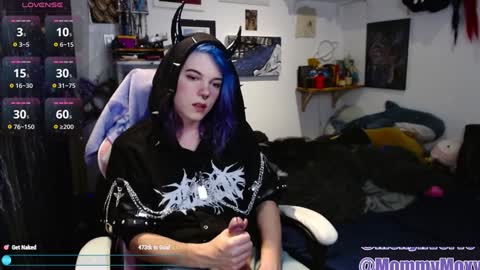 Snapshot of moxynverve chatting on 12/13/24, 10:45 Moxy online show from 12/13/24, 10:45