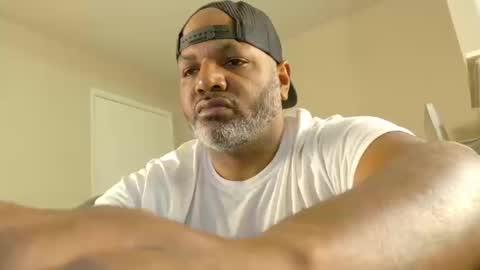 Snapshot of mr6ray chatting on 10/11/25, 04:01 mr6ray online show from 10/11/25, 04:01