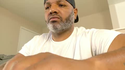 Snapshot of mr6ray chatting on 10/14/25, 02:45 mr6ray online show from 10/14/25, 02:45