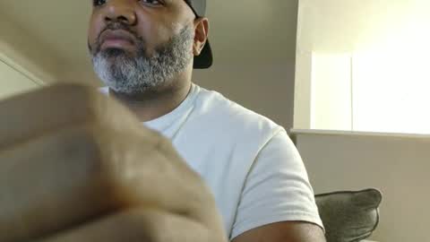 Snapshot of mr6ray chatting on 10/19/25, 05:08 mr6ray online show from 10/19/25, 05:08