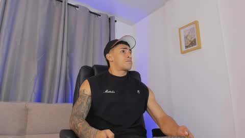 Snapshot of mr_adrian_ chatting on 04/07/26, 12:38 online show from 04/07/26, 12:38
