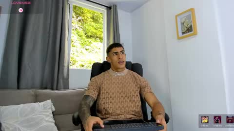 Snapshot of mr_adrian_ chatting on 05/29/26, 02:59 online show from 05/29/26, 02:59