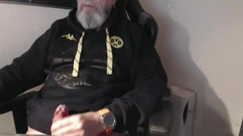 Snapshot of mr_boombastic2021 chatting on 11/08/25, 11:43 mr_boombastic2021 online show from 11/08/25, 11:43