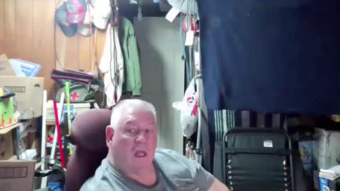 mr_canoe_licker_69 online show from 12/17/24, 07:59