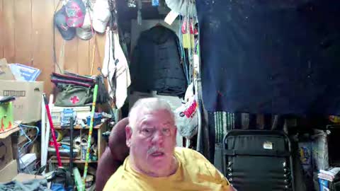 mr_canoe_licker_69 online show from 01/01/25, 12:55