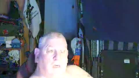 mr_canoe_licker_69 online show from 02/08/25, 12:28