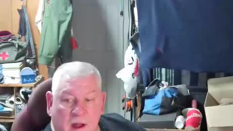 mr_canoe_licker_69 online show from 02/12/25, 08:07