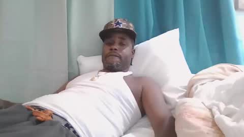 Snapshot of mr_hooked chatting on 09/15/25, 01:16 mr hooked online show from 09/15/25, 01:16