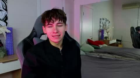 Snapshot of mr_lucky_guy chatting on 02/11/25, 06:01 Kris online show from 02/11/25, 06:01