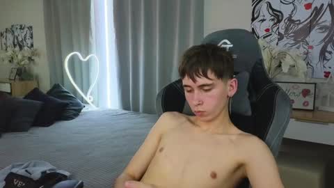 Snapshot of mr_lucky_guy chatting on 02/21/25, 10:04 Kris online show from 02/21/25, 10:04