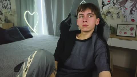 Snapshot of mr_lucky_guy chatting on 02/27/25, 11:41 Kris online show from 02/27/25, 11:41