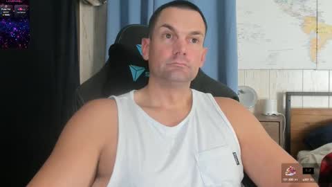 Snapshot of mr_mac69 chatting on 10/14/25, 08:42 Cam online show from 10/14/25, 08:42